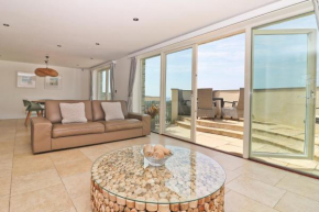 APARTMENT BY THE BEACH The Foxcove